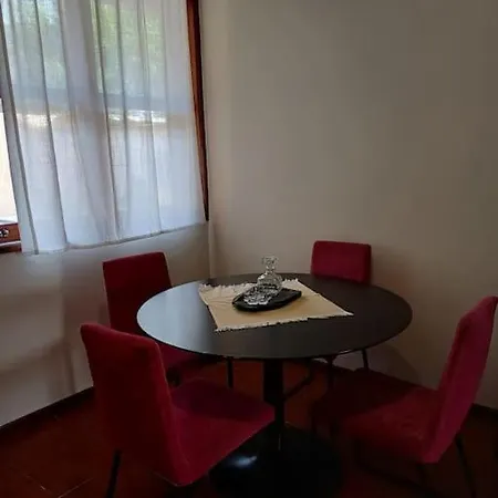 Roomy & Patio - 2 Bedroom Flat 公寓 *