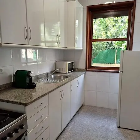 Roomy & Patio - 2 Bedroom Flat *